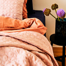 Alma Sengetæppe - Grå el. Sand 320x280